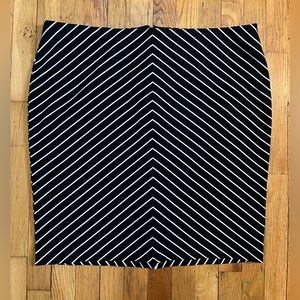 LANE BRYANT Pencil Skirt Women’s Size 20 Black White Stripe Stretch